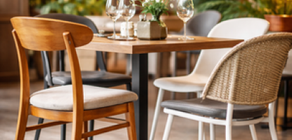 Restoran Sandalyeleri: Ahşap, Metal ve Plastik Seçenekler