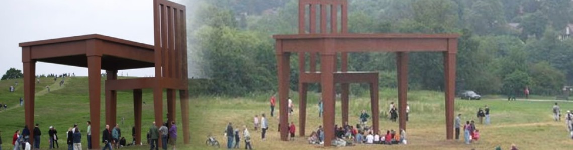 Dünyanın En Büyük Masa ve Sandalyesi Dünyanın En Büyük Masa ve Sandalyesi