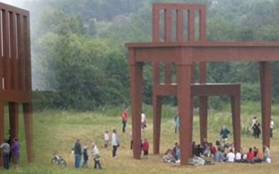 Dünyanın En Büyük Masa ve Sandalyesi