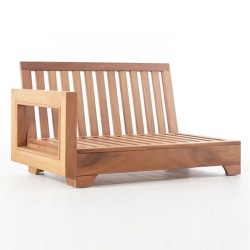 Klasa e 1-rë me shezlong prej druri me jastëk të kuq