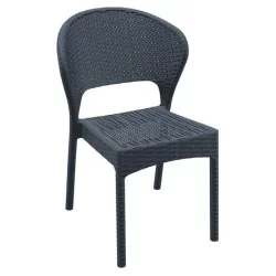Chaise d'injection en rotin de couleur noire