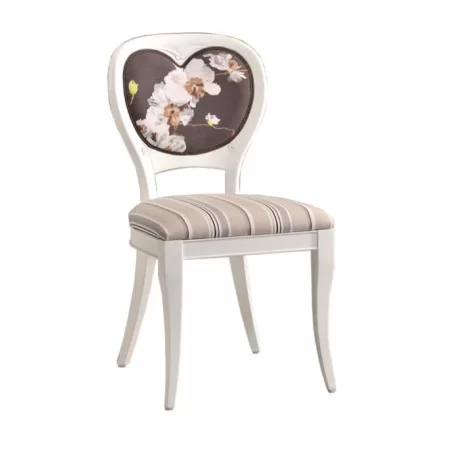 Chaise classique en forme de coeur laquée blanche Chaise classique en forme de coeur laquée blanche