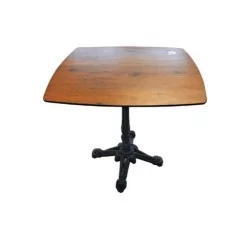 Compact Table with Casting Leg