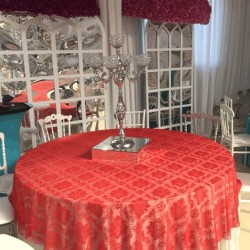 Pëlhurë tryeze për bankete në sallën e dasmave me model të kuq