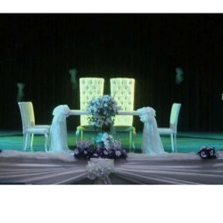 Tavolinë Dasme e mbështjellur me jorgan të mbushur me karrige Tavolinë Dasme e mbështjellur me jorgan të mbushur me karrige