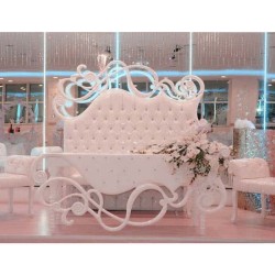 Oymalı Masalı Beyaz Kumaş Döşemeli kapitoneli Sedirli Nikah Takımı Oymalı Masalı Beyaz Kumaş Döşemeli kapitoneli Sedirli Nikah Takımı