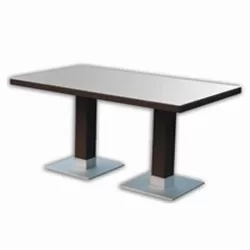 Rechteckiger Rattan-Tisch Mit Mittelbein-