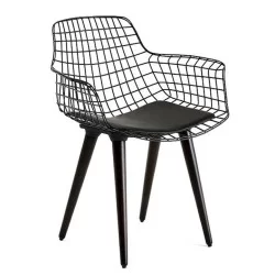 Chaise en fil de métal avec pieds en bois noir