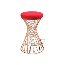 Стол от метален бар, тапициран с кожа