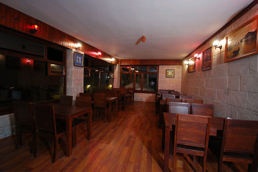 Restoran sandalyeleri