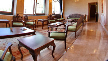 İzala Butik Otel Klasik Mobilya Sandalye Sehpa