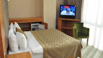 Sahra Otel Suit Oda Dekorasyon Hasir Sehpa Ve Sandalye