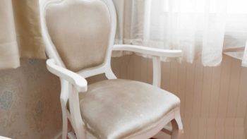 Hayriye Hanim Konagi Beyaz Klasik Sandalye