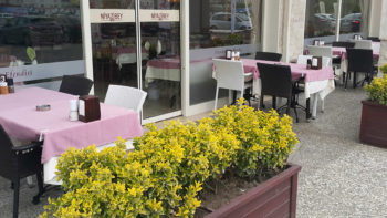 Niyazi Bey Restoran Dis Mekan Rattan Sandalye
