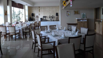 Ukrainochka Restaurant Kollu Beyaz Kumas Kaplama Restoran Sandalyesi